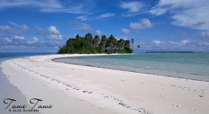 Panam Pangan Island, Tawi-Tawi by Jojie Alcantara